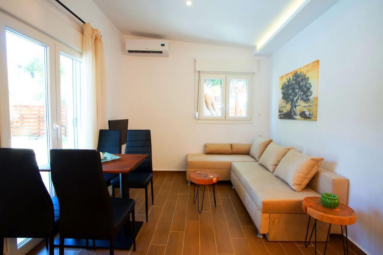 Salonikiou Beach Apartments & Villas Agios Nikolaos  Exterior photo